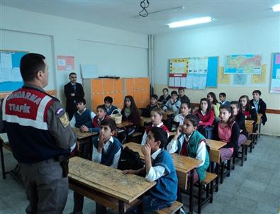 Jandarma Trafik Öğrencilere Seminer Verdi
