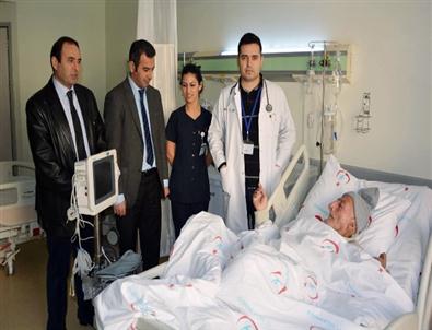 83 Yaşındaki Kimsesiz Hastaya Viranşehir Kaymakamı Sahip  Çıktı