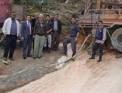 Mahalleli Kendi Suyunu Kendisi Çıkardı