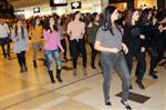 Alışveriş Merkezinin Ortasında Salsa Yaptılar