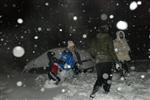 KAR TOPU - Apartman Sakinlerinin Geleneksel Kar Oyunları