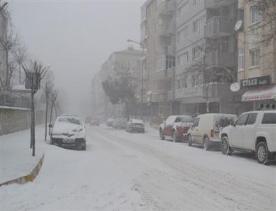 Edirne'nin Keşan İlçesinde Kar Yağışı Tipi Şeklinde Devam Ediyor