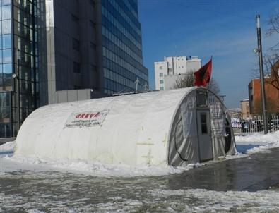 Kosova'da İşçiler Yeni Yıla Grevde Giriyor