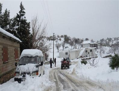 Saruhanlı’da Karla Mücadele Çalışmaları Sürüyor