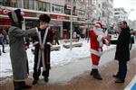 Yeniçeriler Noel Baba’yı Kovaladı