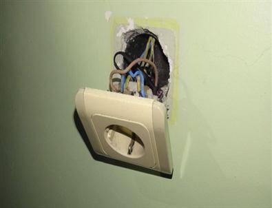 Batman Dbp Siyaset Akademisi’nde Priz İçinde Dinlenme Cihazı Bulundu