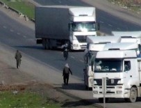 KEPENK KAPATMA - Cizre'de, kalaşnikoflu PKK'lılar İpekyolu'nu kesti