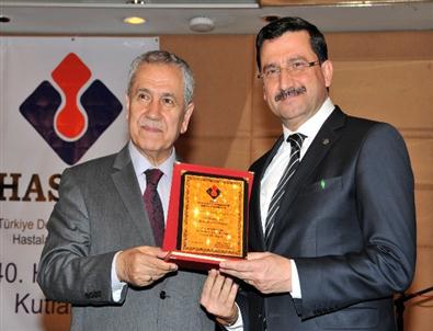 Hasvak’tan Başkan Ak’a Teşekkür Plaketi