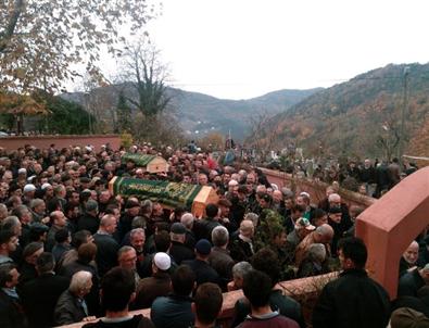 Kastamonu’da Öldürülen 2 Kuzen Gözyaşları İçerisinde Defnedildi