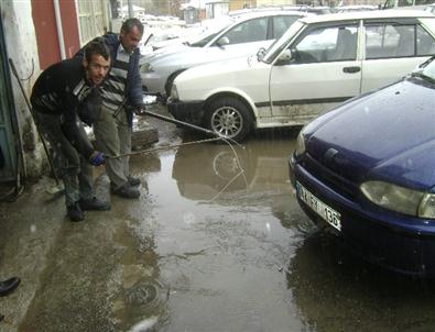 Doğanşehir Esnafı Balık Avlıyor