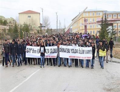Yozgat’ta Üniversite Öğrencileri Yol Kapattı