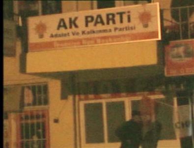 Ak Parti Binasına Chp Bayrağı Astılar