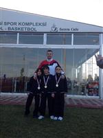 TAM GÜN - Kış Kupası Tenis Turnuvası’na Sakarya Tenis Akademisinden 3 Sporcu Katıldı