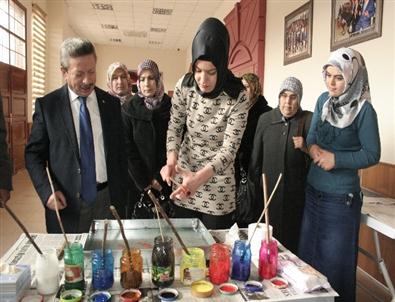 Yozgat Belediye Gençlik Merkezinde Ebru Sanatı Kursu Açıldı