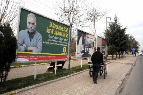 BDP sokakları Öcalan afişleriyle donattı
