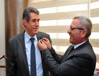 Başkan Çalkaya'ya Sendikadan Nazar Boncuğu