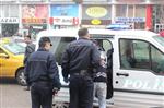 LİSE ÖĞRENCİ - Erzurum’da Resmi Üniformalı Polislerden Kaçan Şüpheliler Güven Timlerine Yakalandı