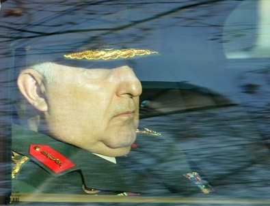 Komutanlara Yüce Divan yolu