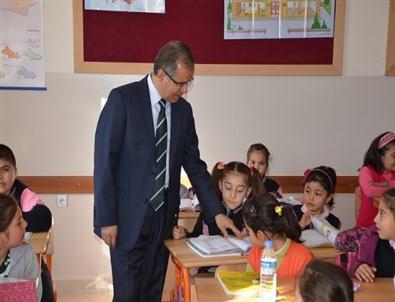 Vali Tapsız, Öğrencileri Okuma Testinden Geçirdi