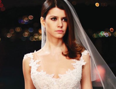 Beren Saat gelin oldu