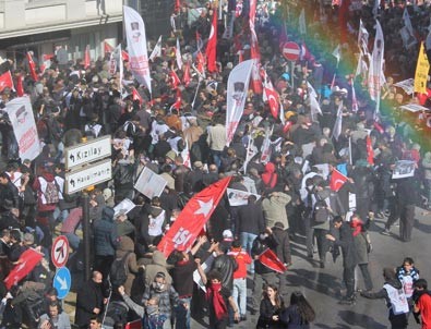 Meclis'e yürümek isteyen gruba müdahale