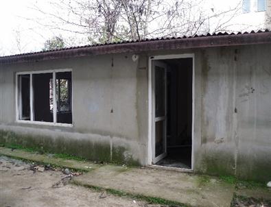 Uyuşturucu Yuvası Haline Gelen Kulübe Yıkıldı