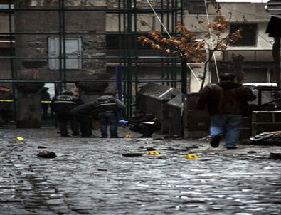 Diyarbakır'da Gençlik Merkezine Molotoflu Saldırı