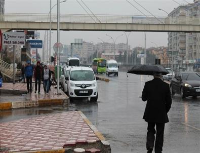 Diyarbakır'da Sağanak Yağmur Hayatı Olumsuz Etkiledi