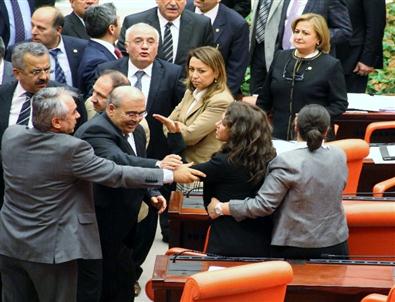 Meclis’te CHP'liler ve AK Partililer birbirine girdi