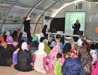 Suriyeli Kadınlara 'İbadetin Önemi” Konulu Seminer