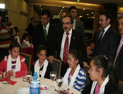 ‘çocuklar Üşümesin Kampanyası’na Bir Destek De Kızılay’dan