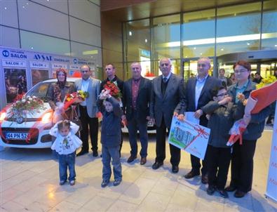 Talihlilere Ev ve Otomobilleri Teslim Edildi