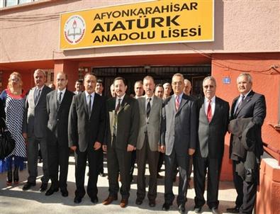 Afyonkarahisar’daki Öğretmen ve Öğrenciler Tabletlerine Kavuştu