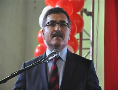 Balıkesir'de Tabletleri Milletvekilleri ve Vali Dağıttı