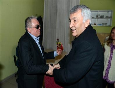 Başkan Günaydın'dan Altı Nokta Körler Derneği'ne Ziyaret