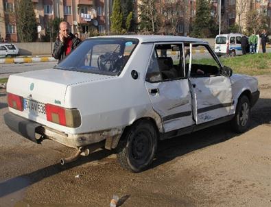 Direksiyon Dersi Alan Genç Kızın Heyecanı Kazaya Neden Oldu