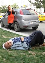 KADIN SÜRÜCÜ - (özel Haber) Çarptığı Yaşlı Adam Can Çekişirken, O Cep Telefonu İle Meşgul Oldu