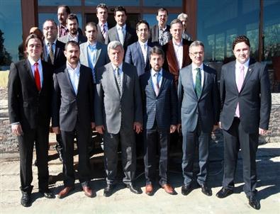 Başkan Karaosmanoğlu Gençsiad Üyeleriyle Bir Araya Geldi