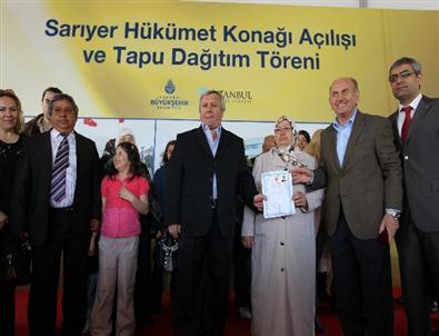 Sarıyer'de Vatandaşlar Tapularına Kavuşuyor