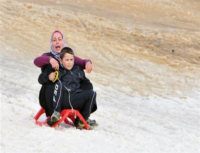 Zigana Dağı'nda 'kar'sız Kış Şenliği