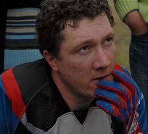 Milli motosikletçi intihar etti