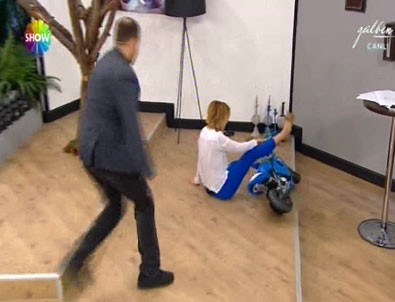 Gülben Ergen canlı yayında böyle düştü