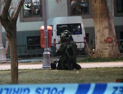 Parkta Unutulan Çanta Polisi Alarma Geçirdi