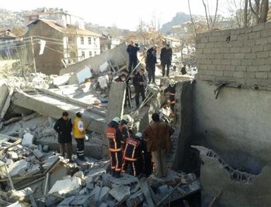 Ankara'da 5 Katlı Binanın Yıkımı Sırasında Göçük Yaşandı