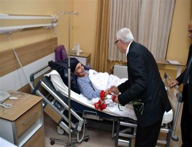 Karakaya Hasta Ziyaretlerine Devam Ediyor