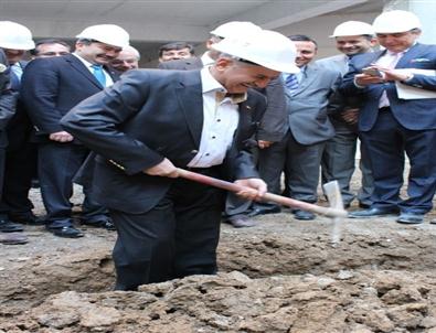 Binali Yıldırım, İnşaat Temeline Kazma Vurdu
