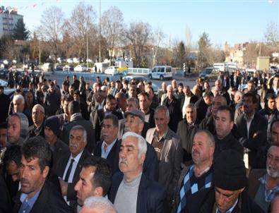 Çelik, Gaziantep'in Oğuzeli İlçesinde Partisinin Seçim Bürosunu Ziyaret Etti