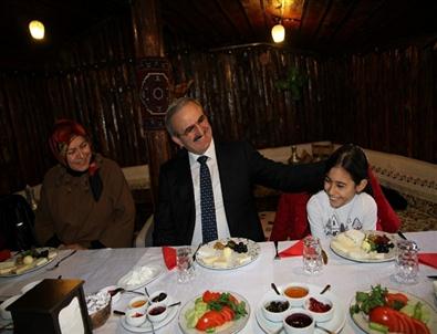 Karaloğlu, Sevgi Evleri Sakini Çocuklarla Kahvaltıda Buluştu