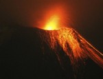Ekvador'da yanardağ patladı