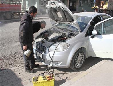 Ardahan'da Kapalı Garajdaki Araçlar Bile Dondu